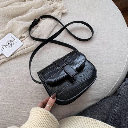 All-match Retro Women's Cross-body Semicircle Bag