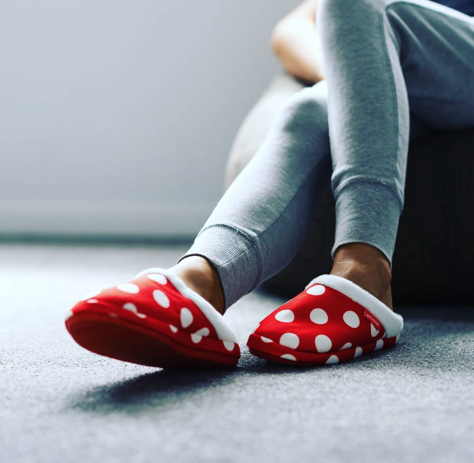 ARCHLINE Orthotic Slippers Slip On Scuffs Pain Relief Moccasins - Red Polka Dot - EUR 42 (Womens US 11)